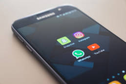 samsung phone with social media apps
