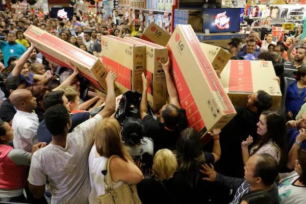 black friday shoppers fighting over TVs